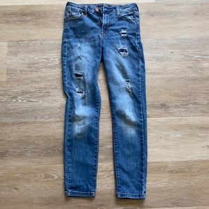 High-waisted cropped blue jeans